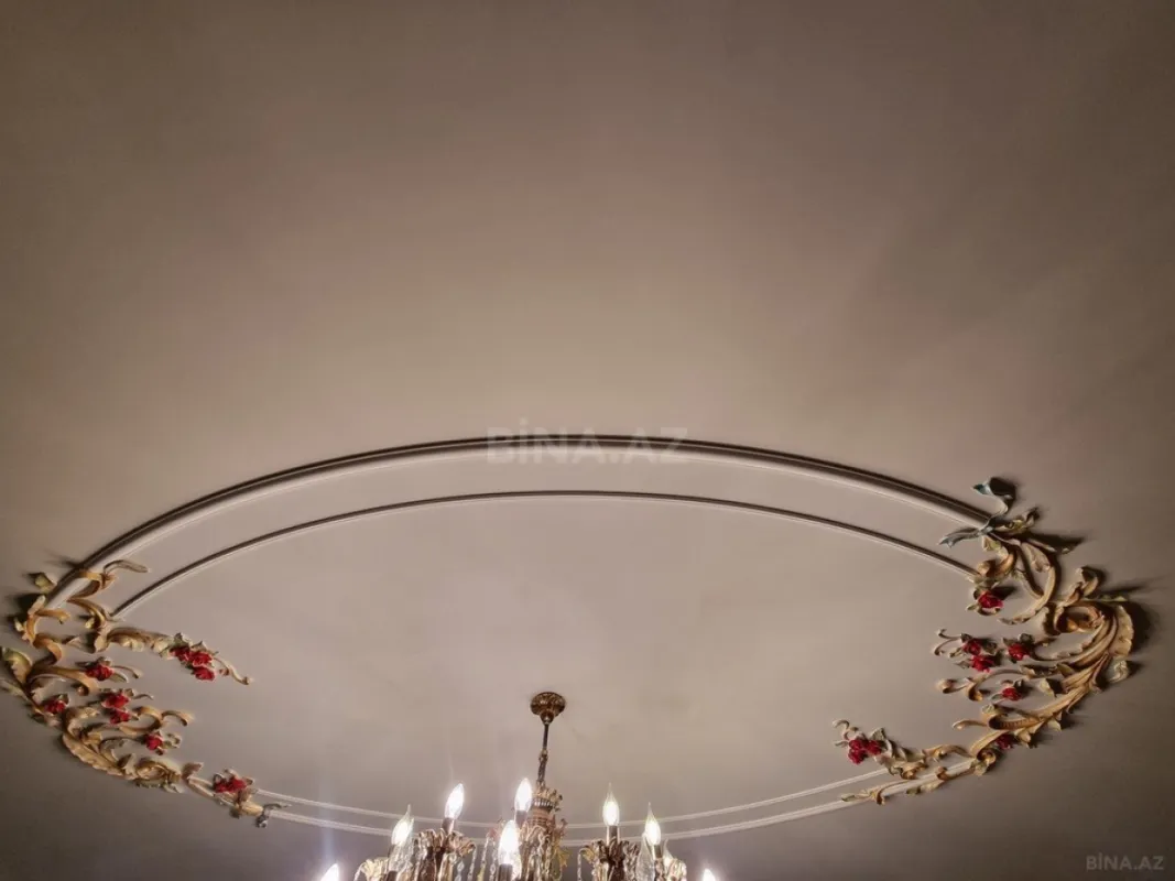 Satılır 4 otaqlı mənzil 270 m²