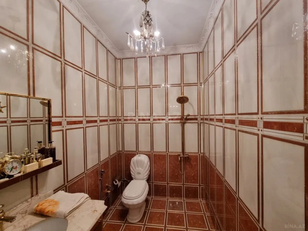 Satılır 4 otaqlı mənzil 270 m²