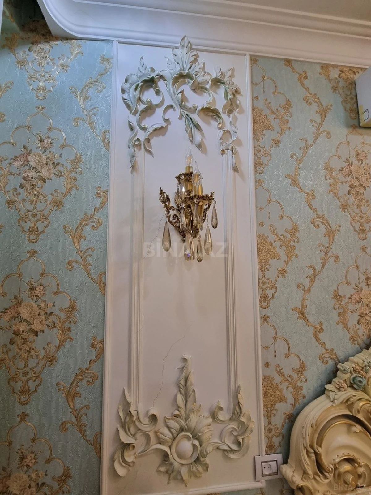 Satılır 4 otaqlı mənzil 270 m²