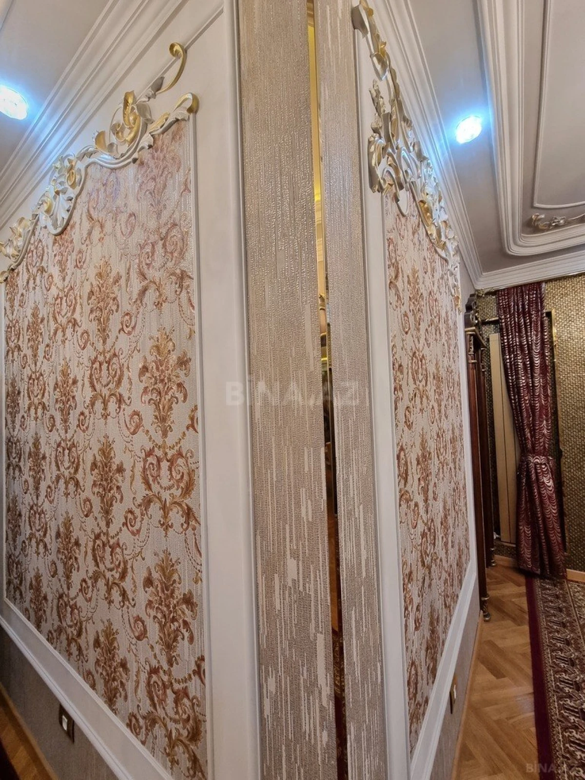 Satılır 4 otaqlı mənzil 270 m²