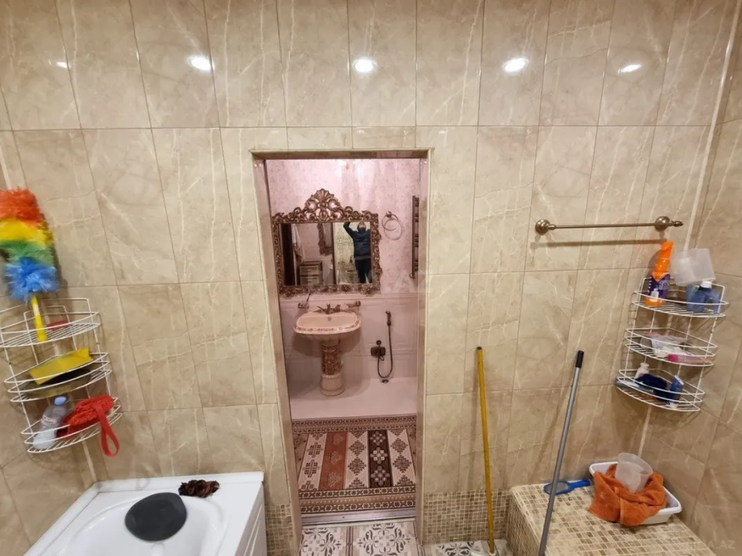 Satılır 4 otaqlı mənzil 270 m²