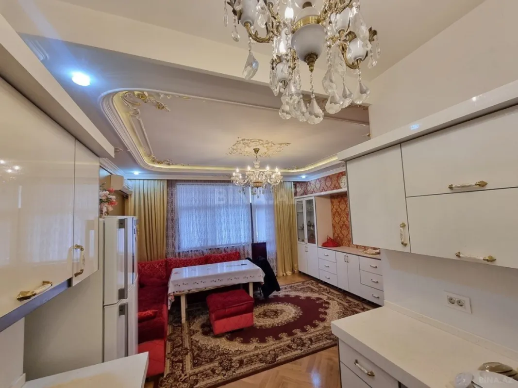 Satılır 4 otaqlı mənzil 270 m²