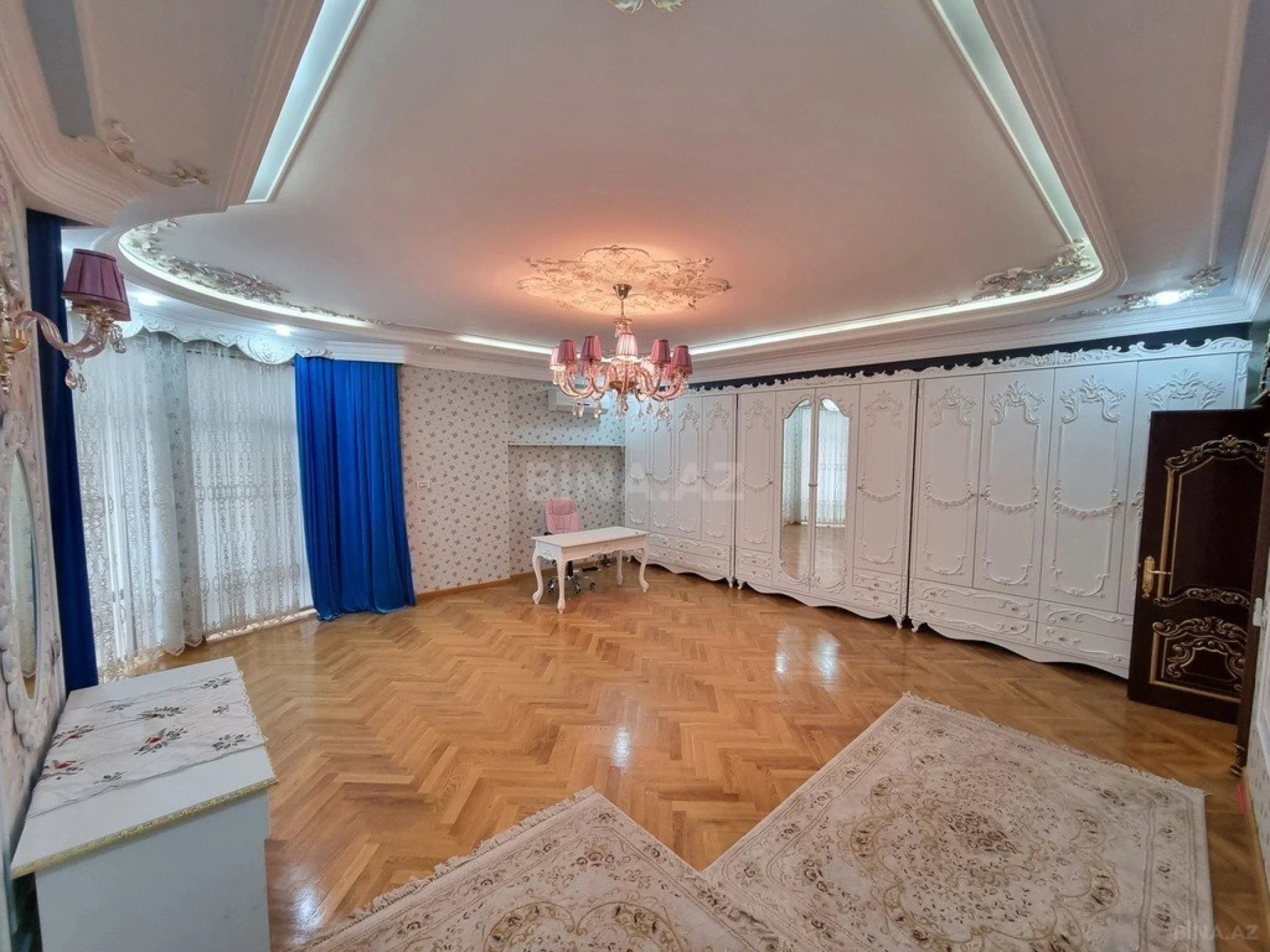 Satılır 4 otaqlı mənzil 270 m²