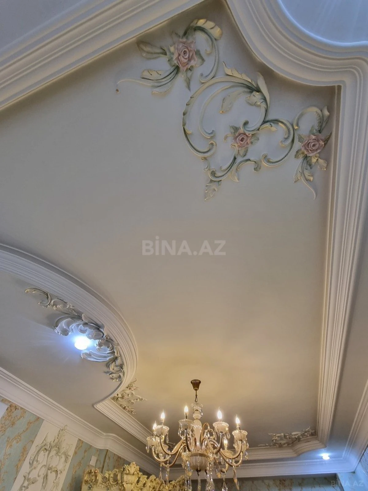 Satılır 4 otaqlı mənzil 270 m²