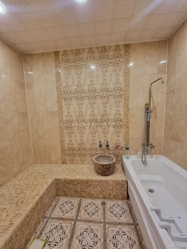 Satılır 4 otaqlı mənzil 270 m²