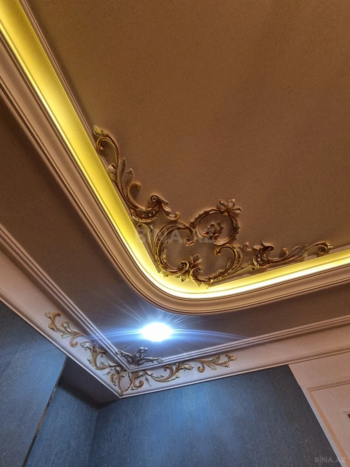 Satılır 4 otaqlı mənzil 270 m²