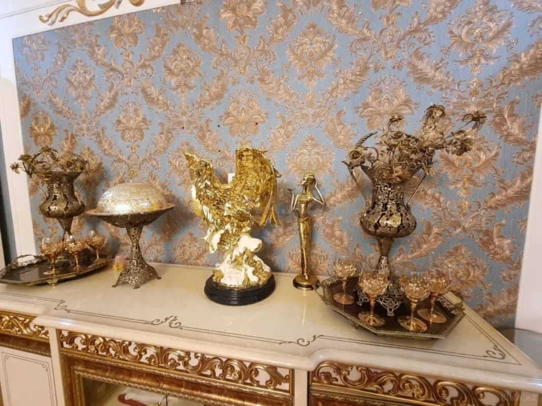 Satılır 4 otaqlı mənzil 270 m²