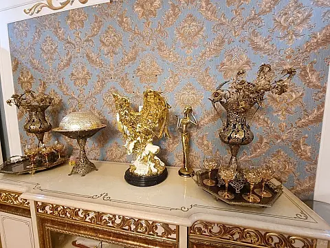 Satılır 4 otaqlı mənzil 270 m²