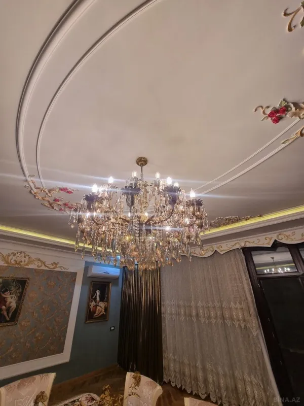 Satılır 4 otaqlı mənzil 270 m²