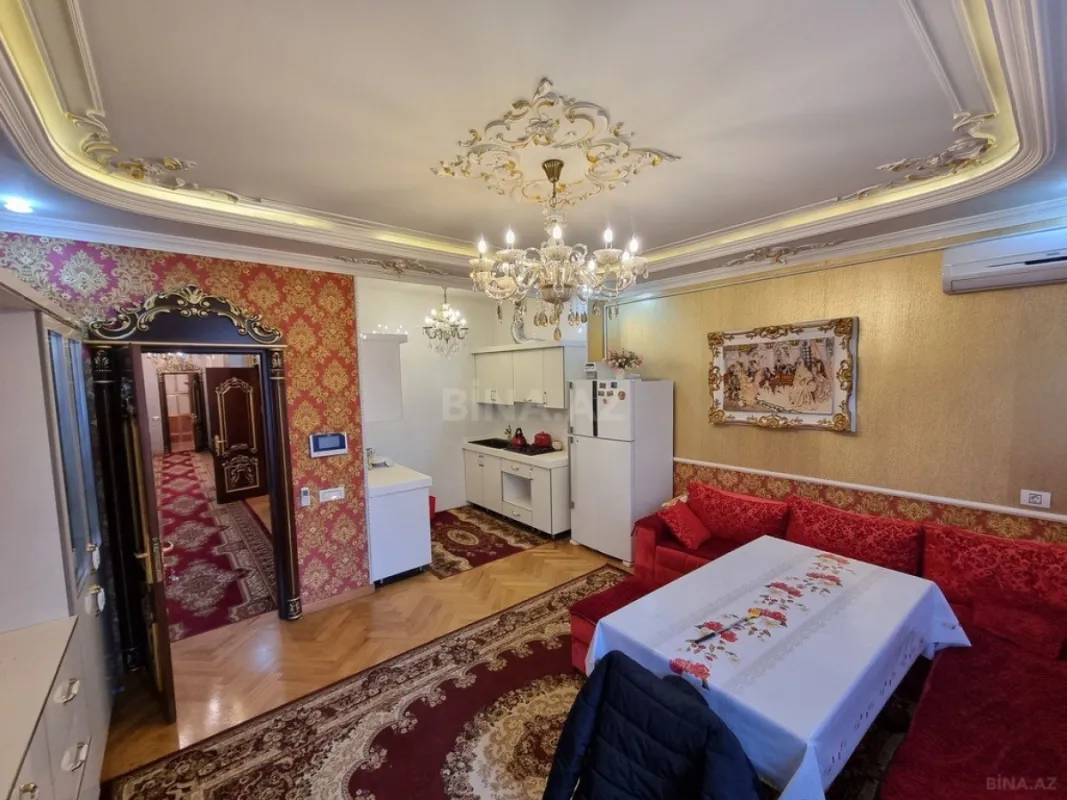 Satılır 4 otaqlı mənzil 270 m²