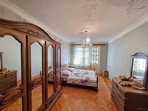 Satılır 4 otaqlı mənzil 125 m²