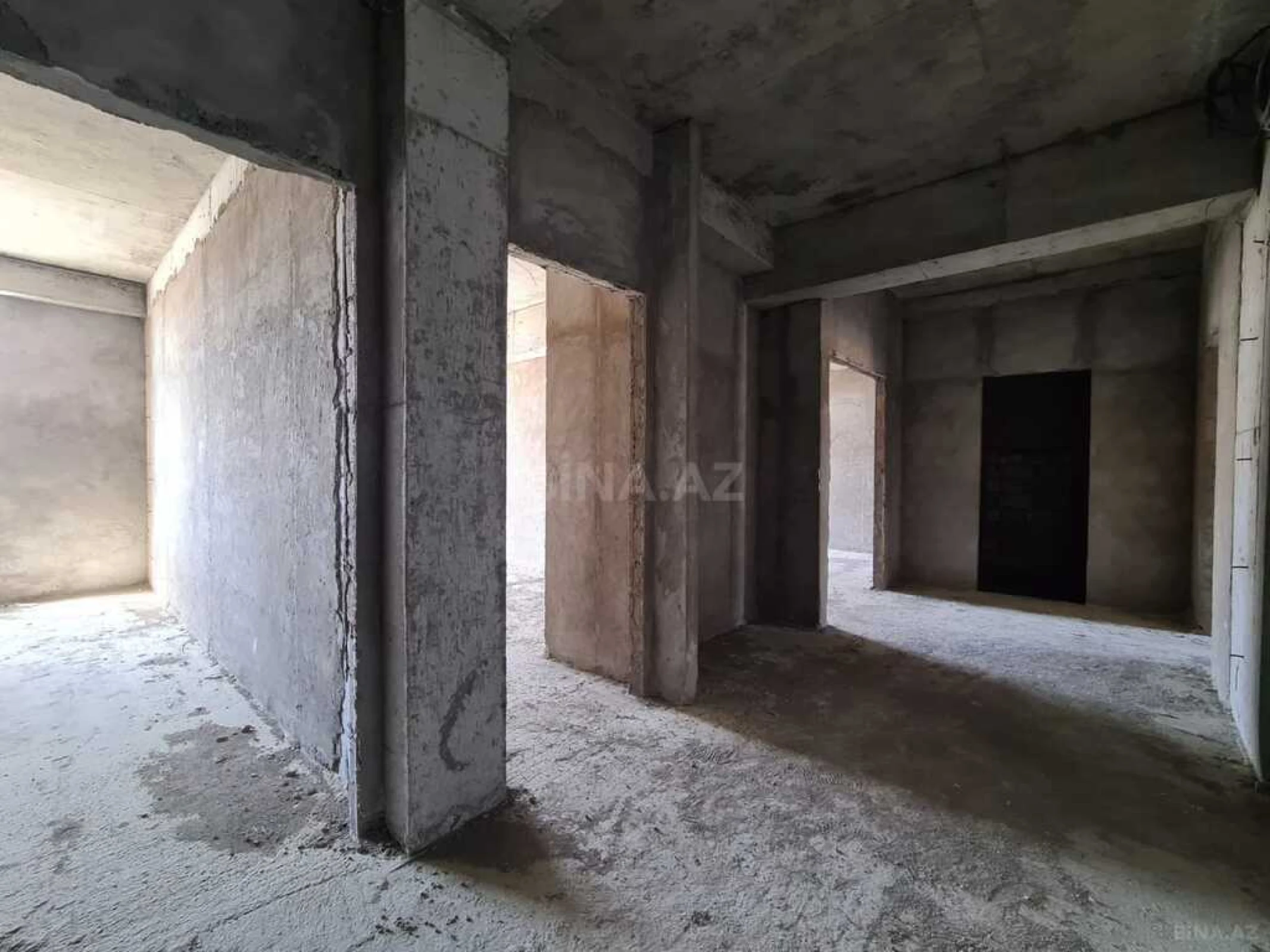 Satılır 4 otaqlı mənzil 171 m²