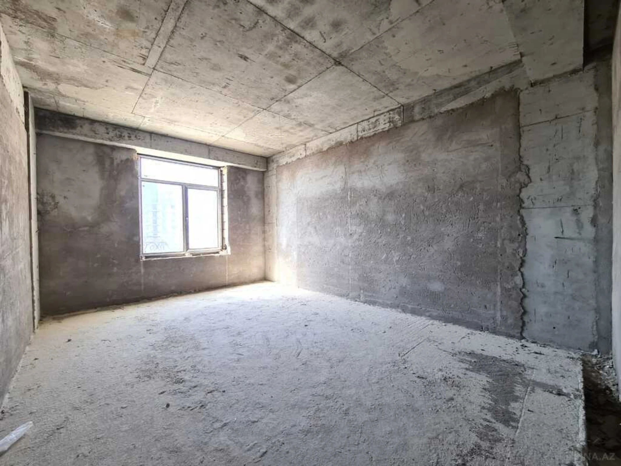 Satılır 4 otaqlı mənzil 171 m²