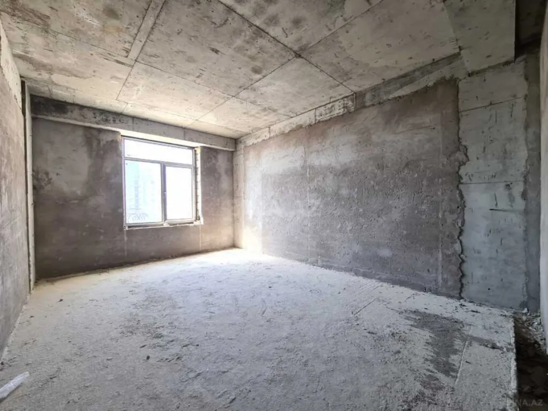 Satılır 4 otaqlı mənzil 171 m²