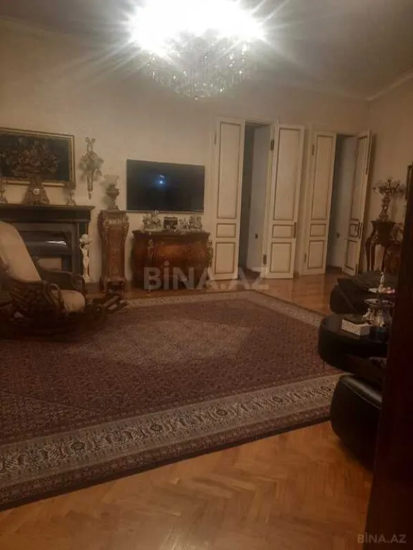 Satılır 3 otaqlı mənzil 150 m²