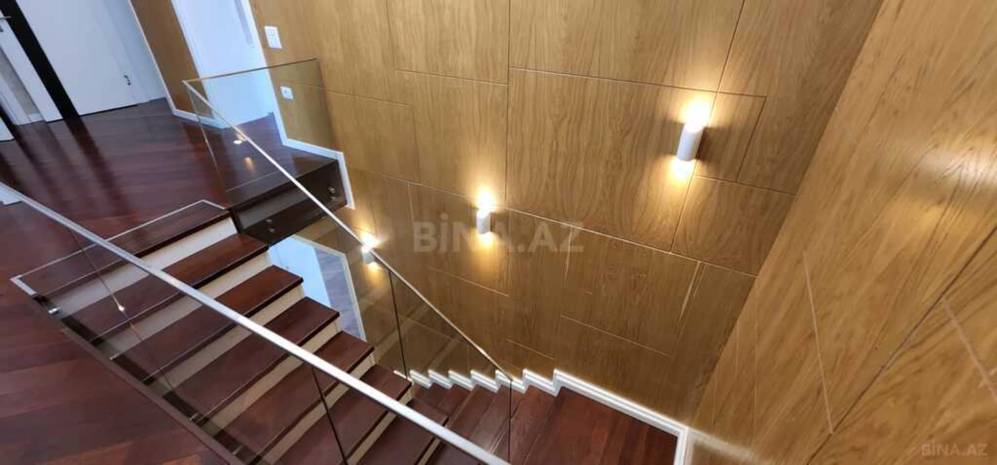 Satılır 5 otaqlı həyət evi 350 m²