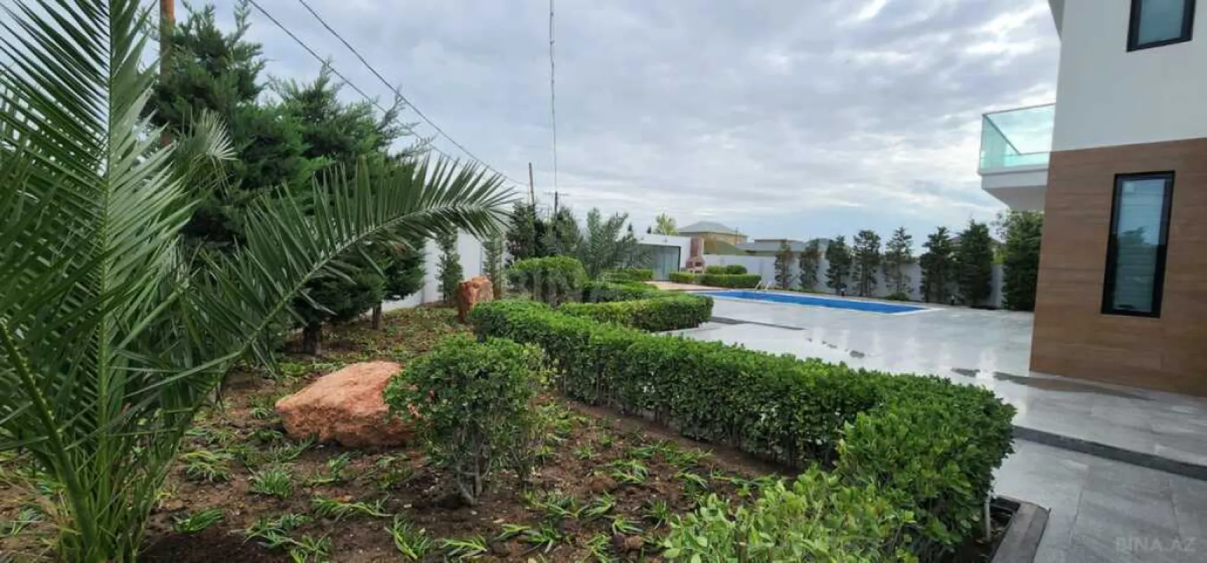 Satılır 5 otaqlı həyət evi 350 m²