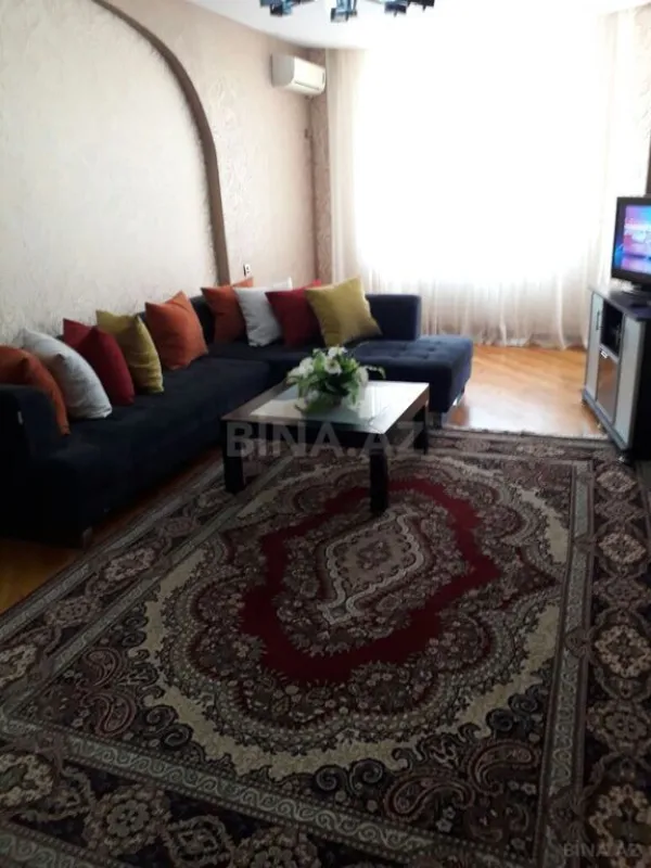 Kirayə verilir 2 otaqlı mənzil 100 m²