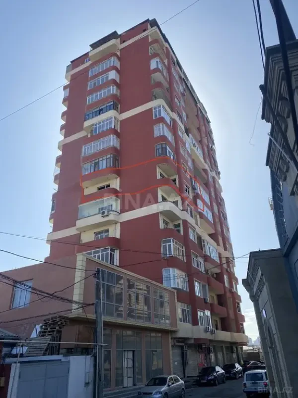 Satılır 3 otaqlı mənzil 135 m²