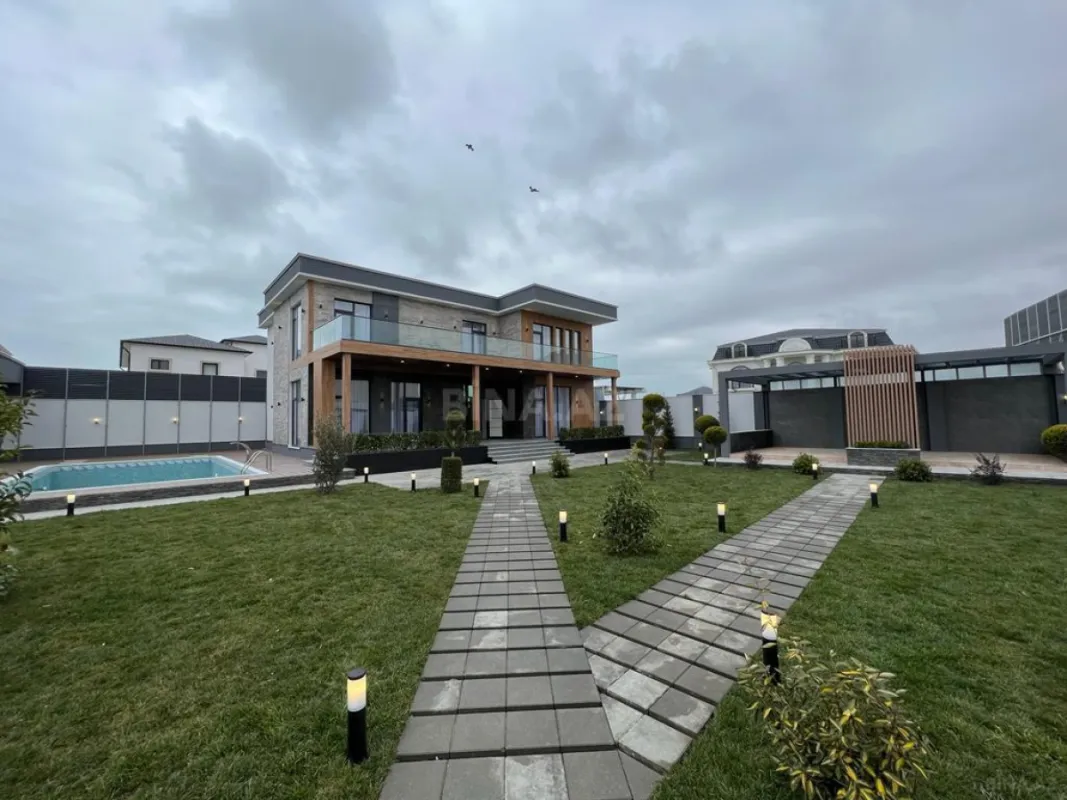 Satılır həyət evi 400 m²