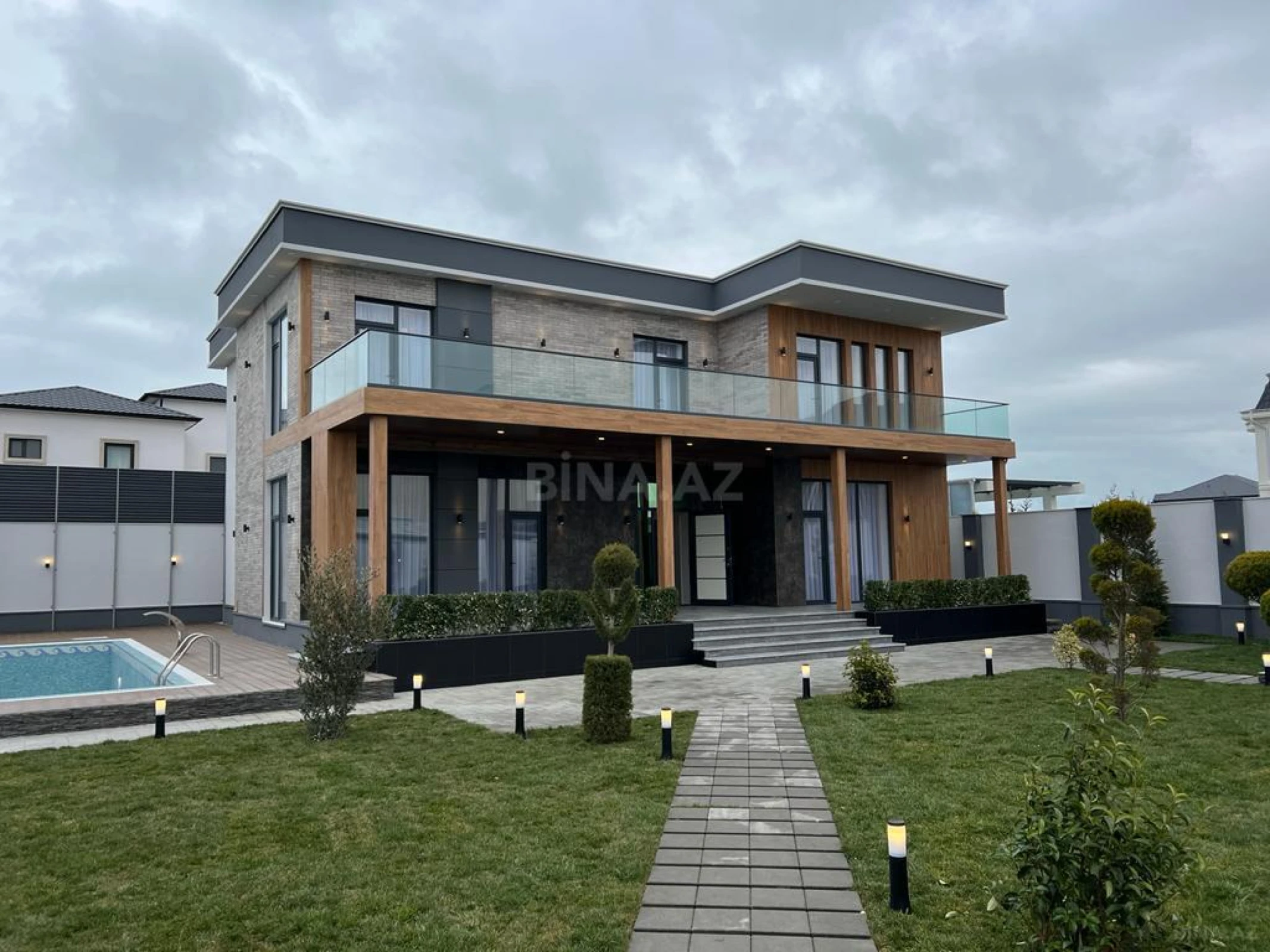 Satılır həyət evi 400 m²