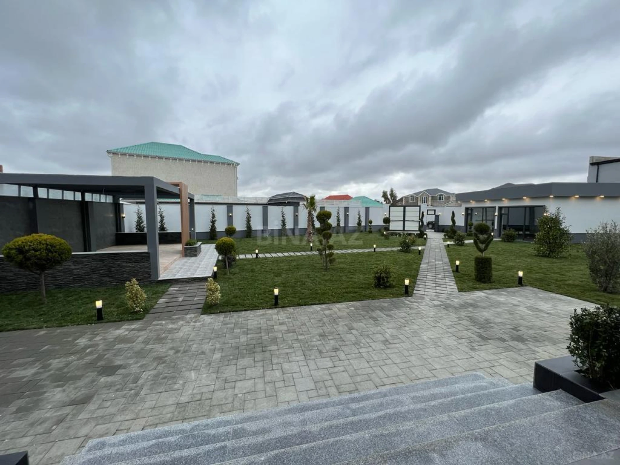 Satılır həyət evi 400 m²