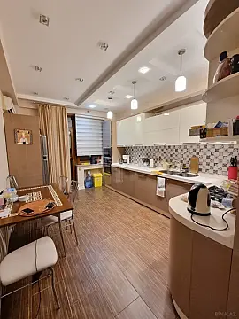 Satılır 4 otaqlı mənzil 170 m²
