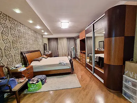 Satılır 4 otaqlı mənzil 170 m²