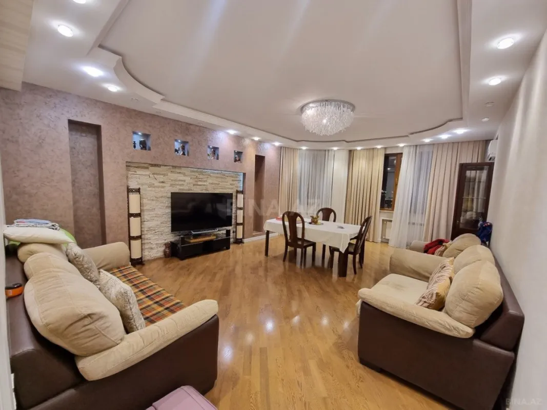 Satılır 4 otaqlı mənzil 170 m²