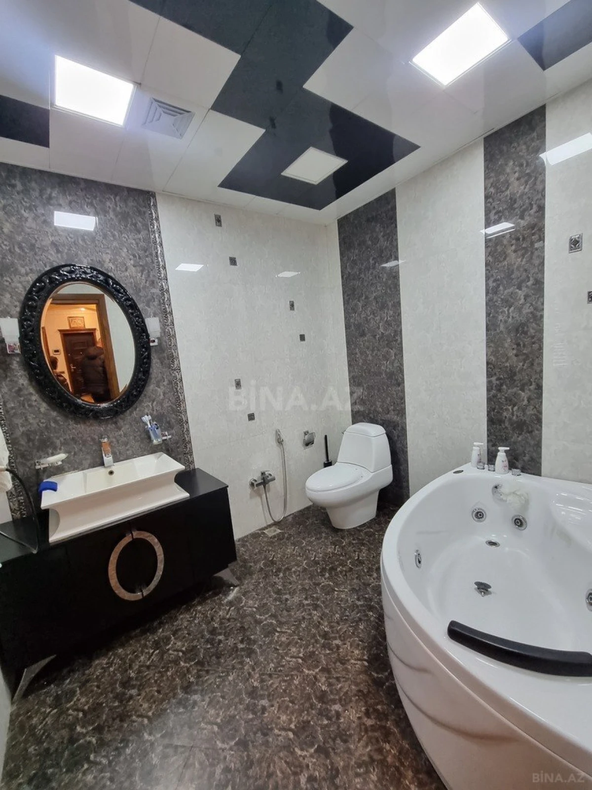 Satılır 4 otaqlı mənzil 170 m²