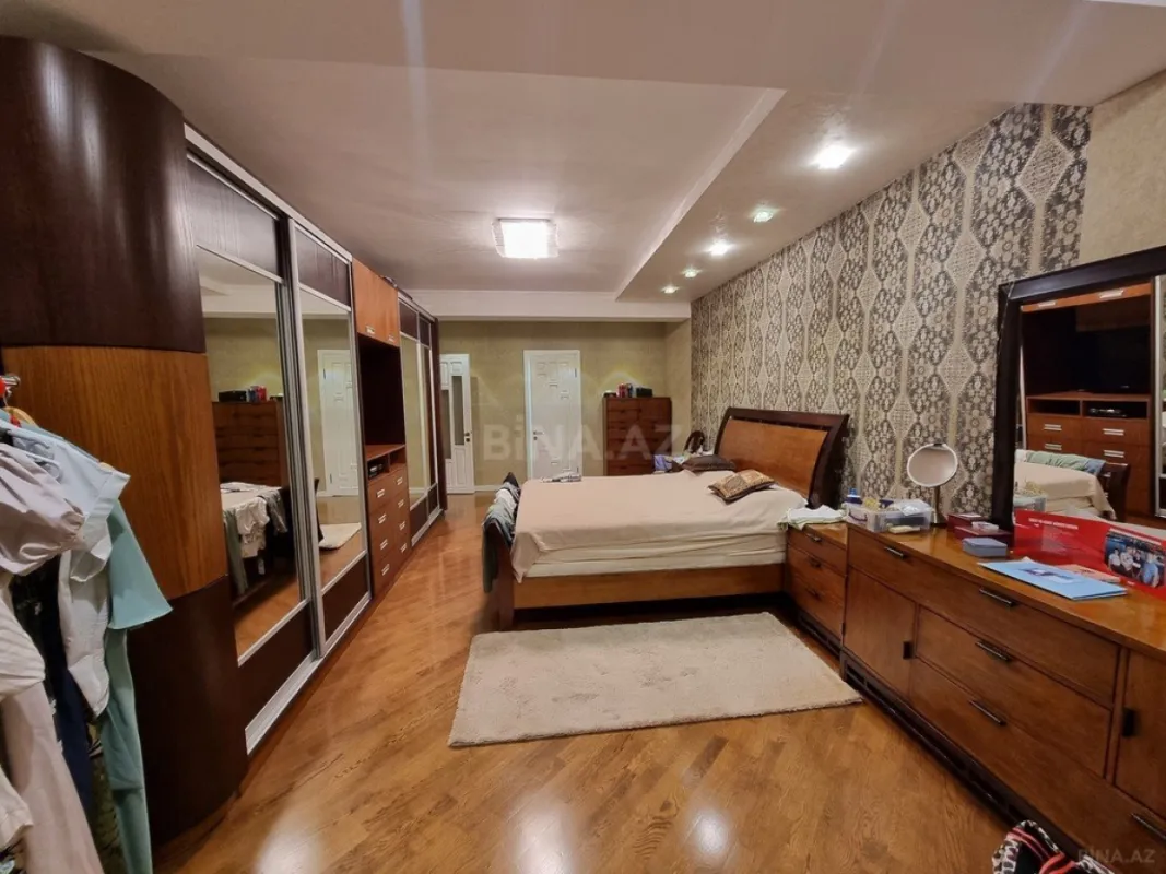 Satılır 4 otaqlı mənzil 170 m²