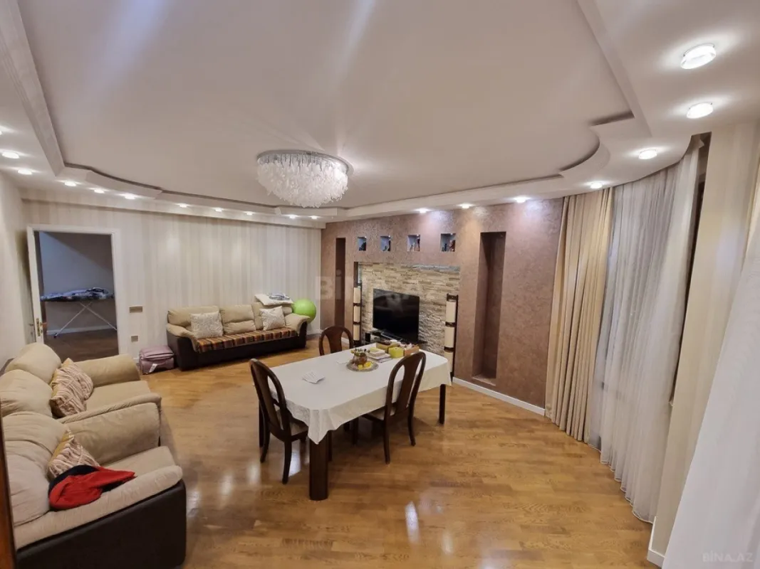 Satılır 4 otaqlı mənzil 170 m²