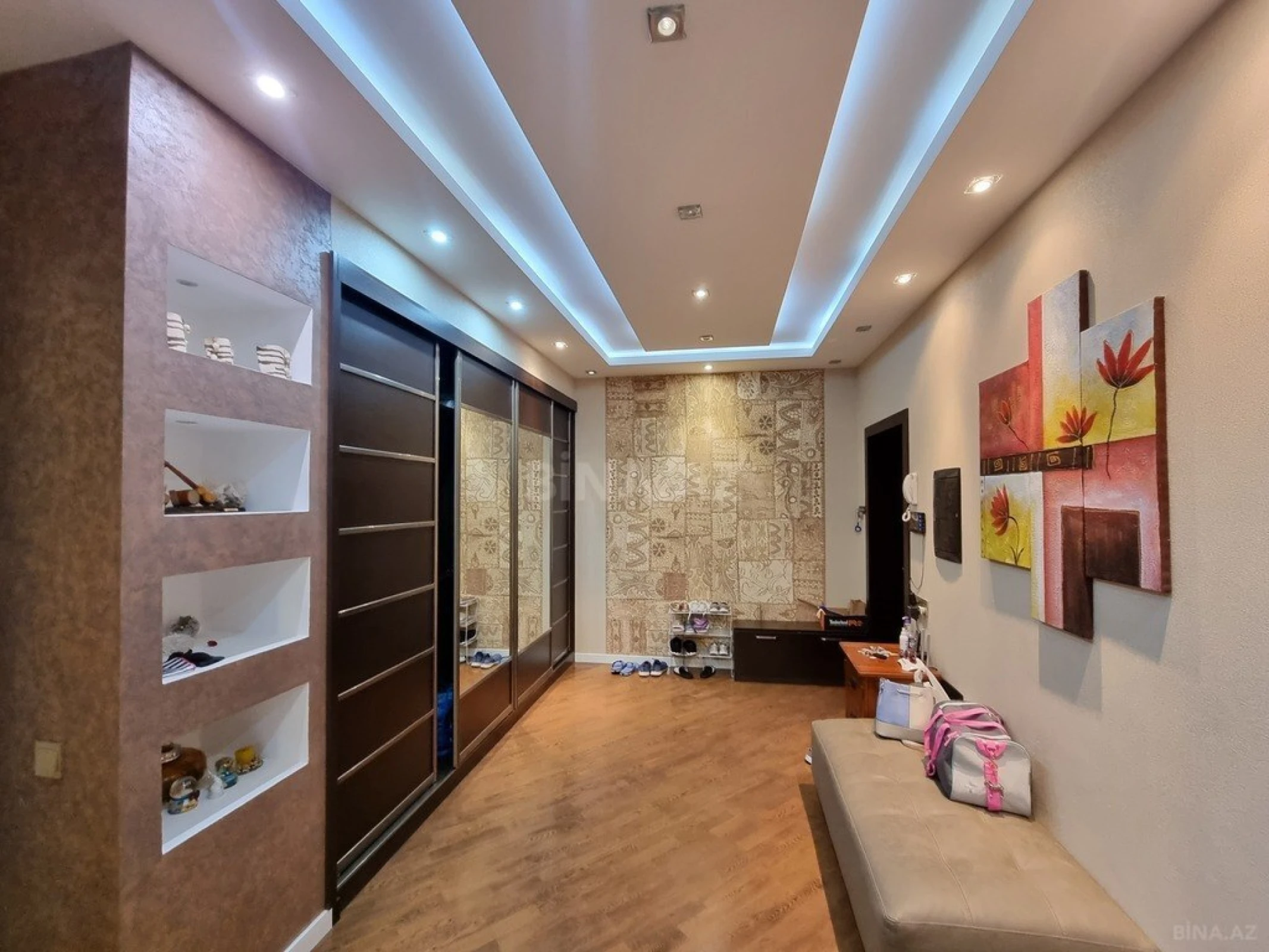 Satılır 4 otaqlı mənzil 170 m²