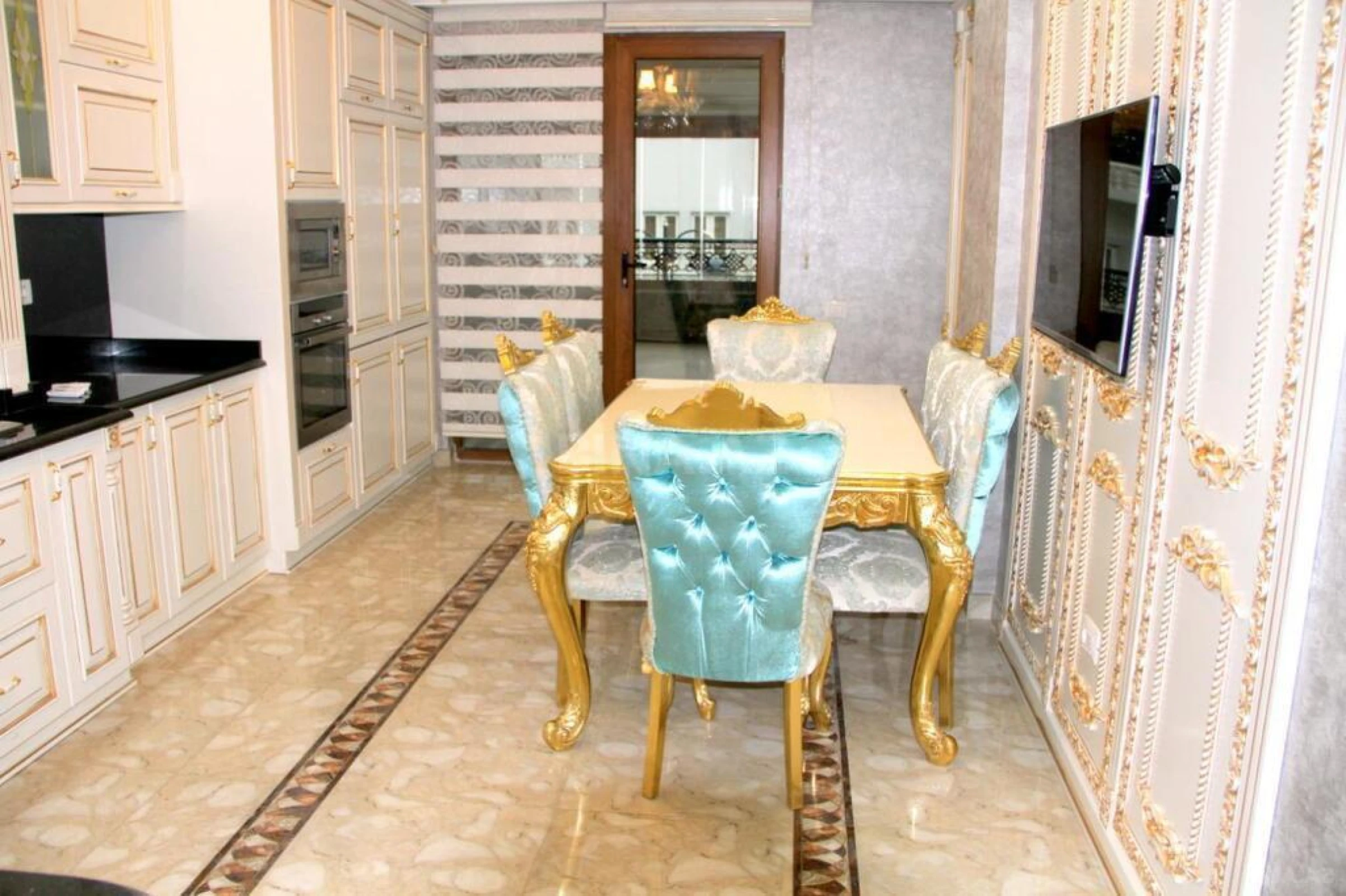 Satılır 5 otaqlı mənzil 535 m²