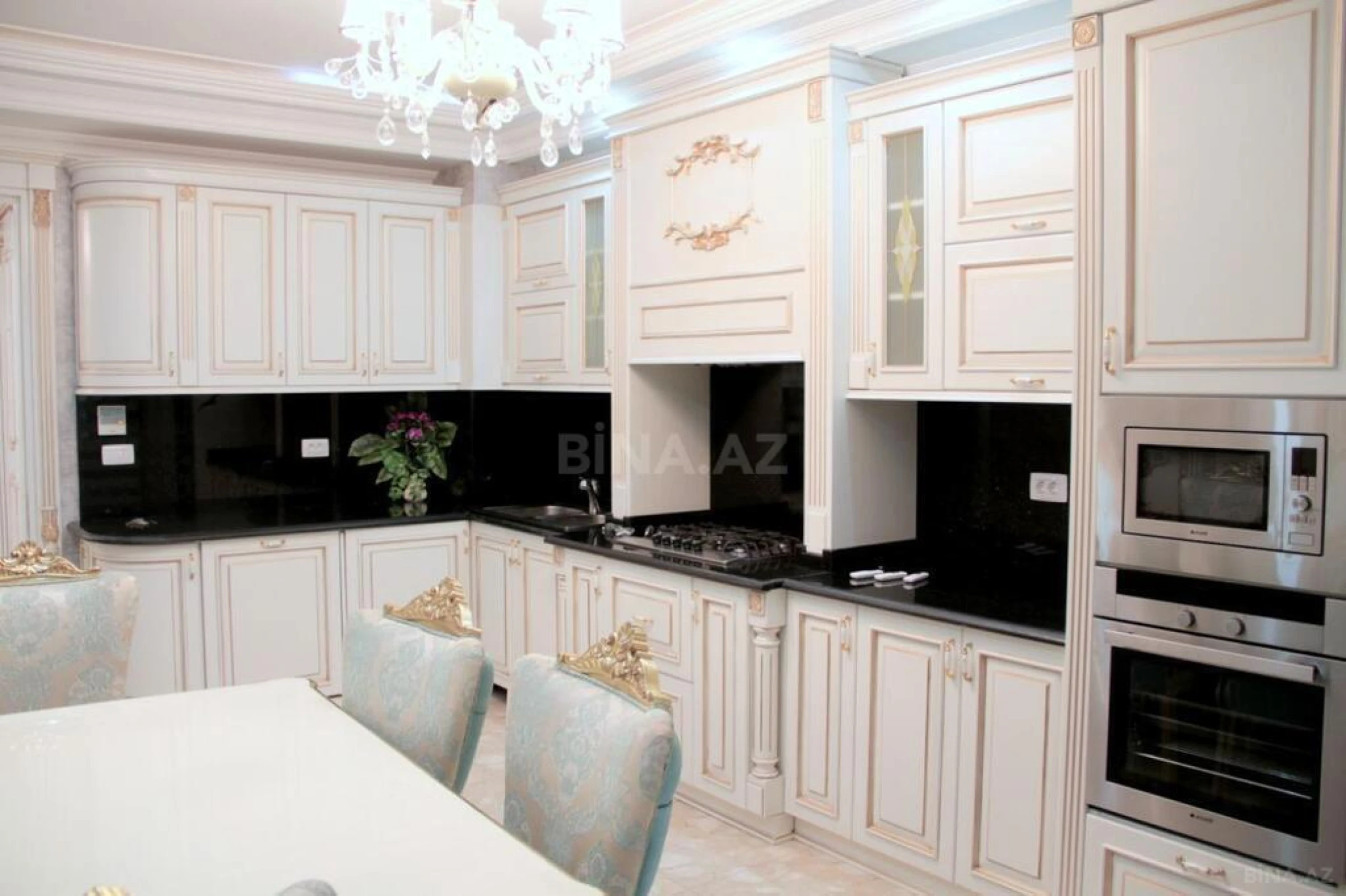 Satılır 5 otaqlı mənzil 535 m²