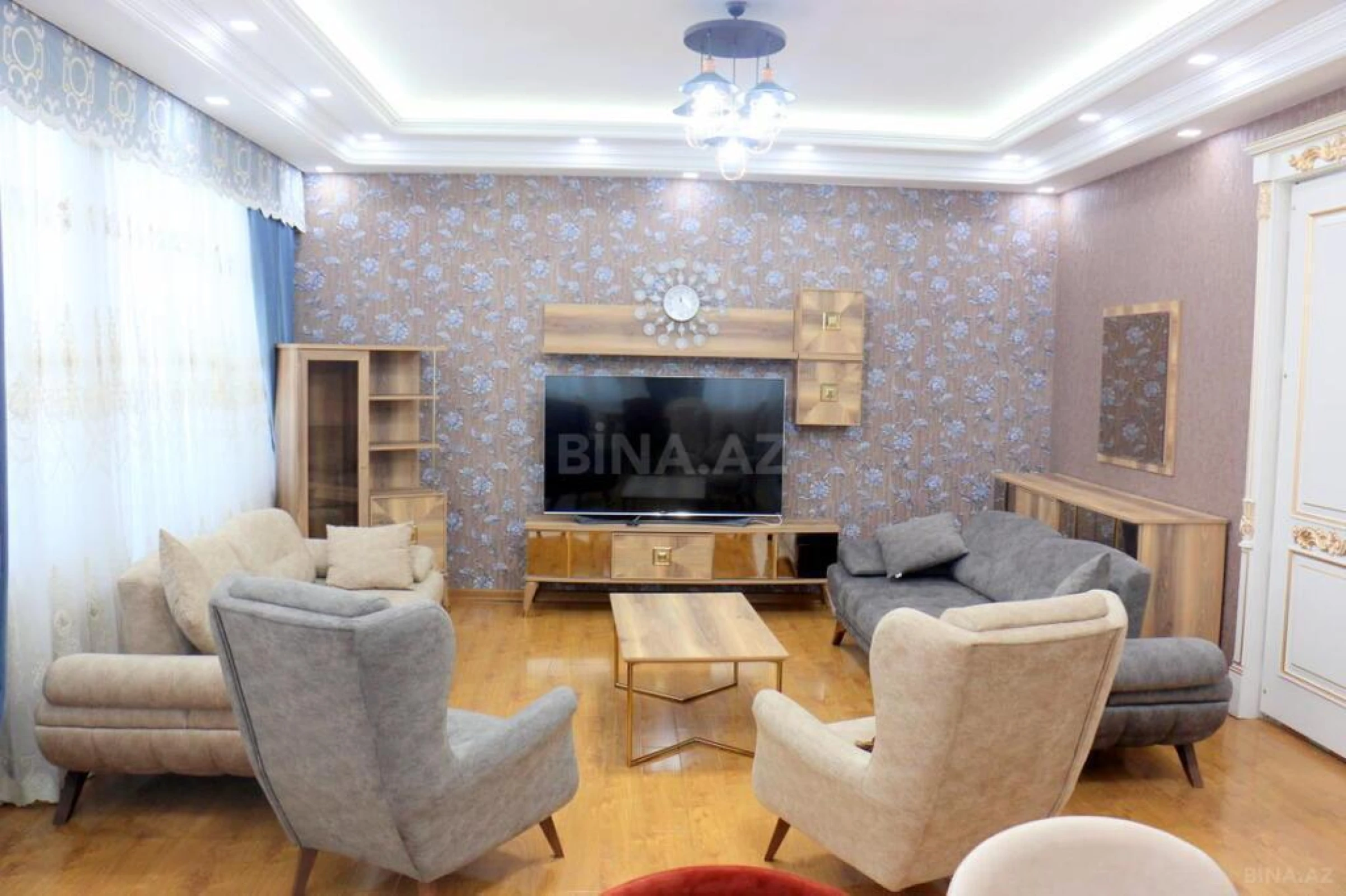 Satılır 5 otaqlı mənzil 535 m²
