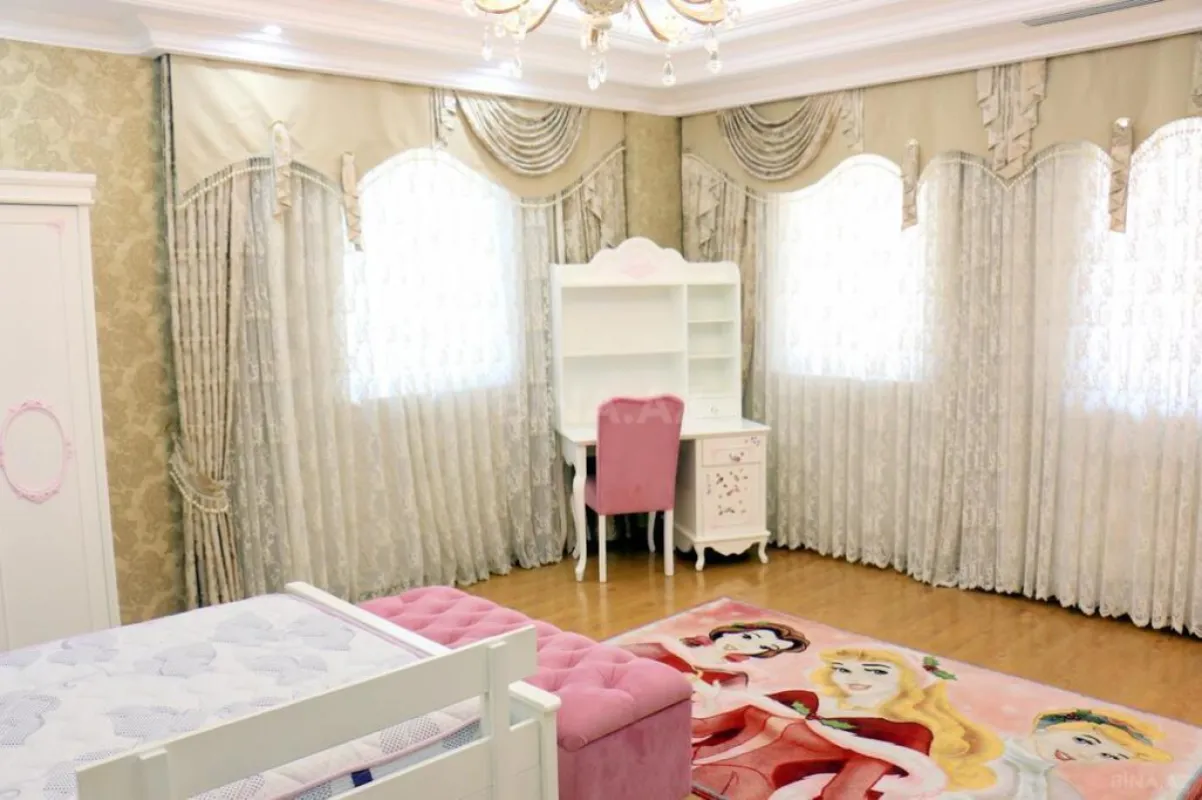 Satılır 5 otaqlı mənzil 535 m²