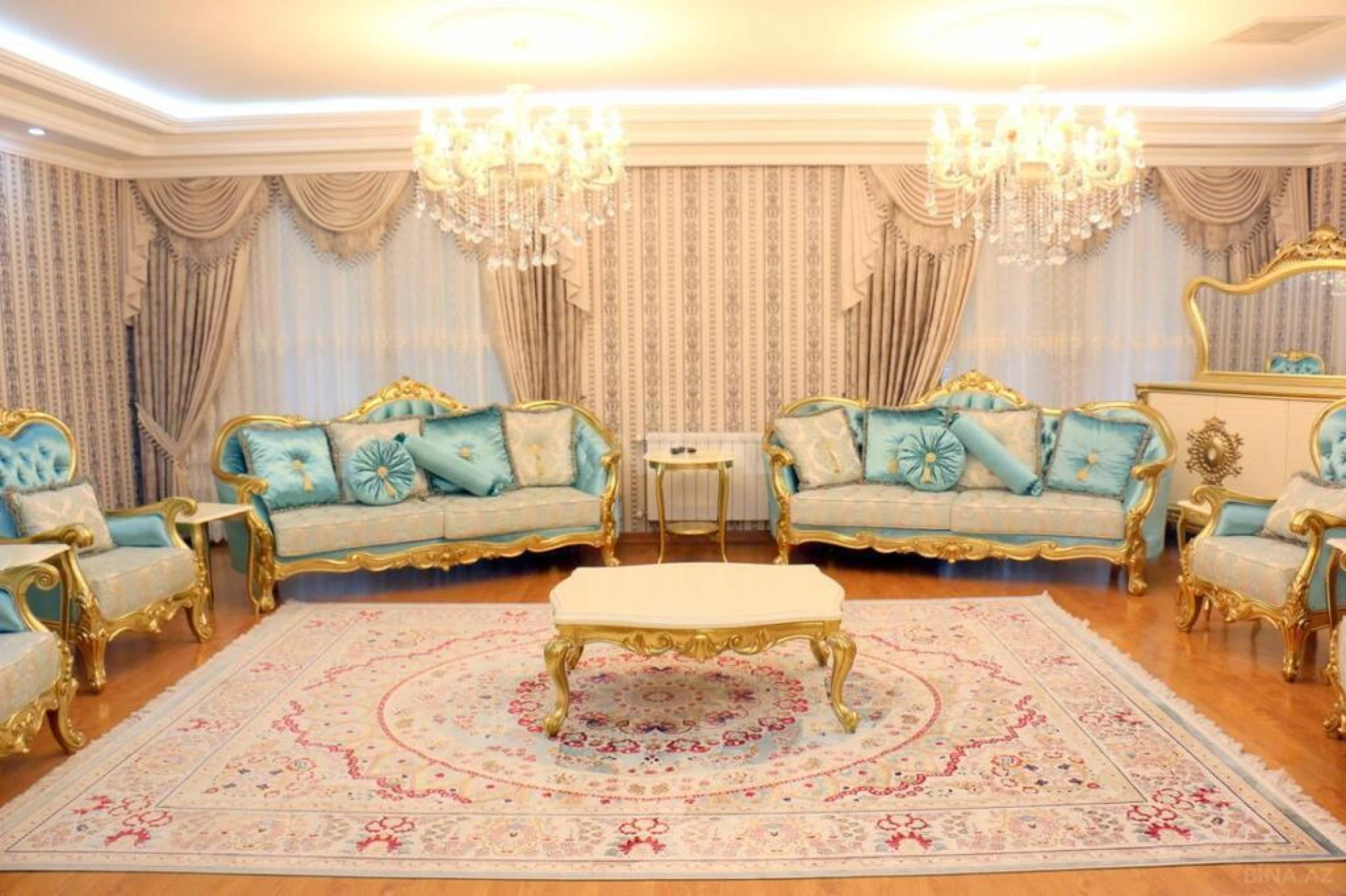 Satılır 5 otaqlı mənzil 535 m²