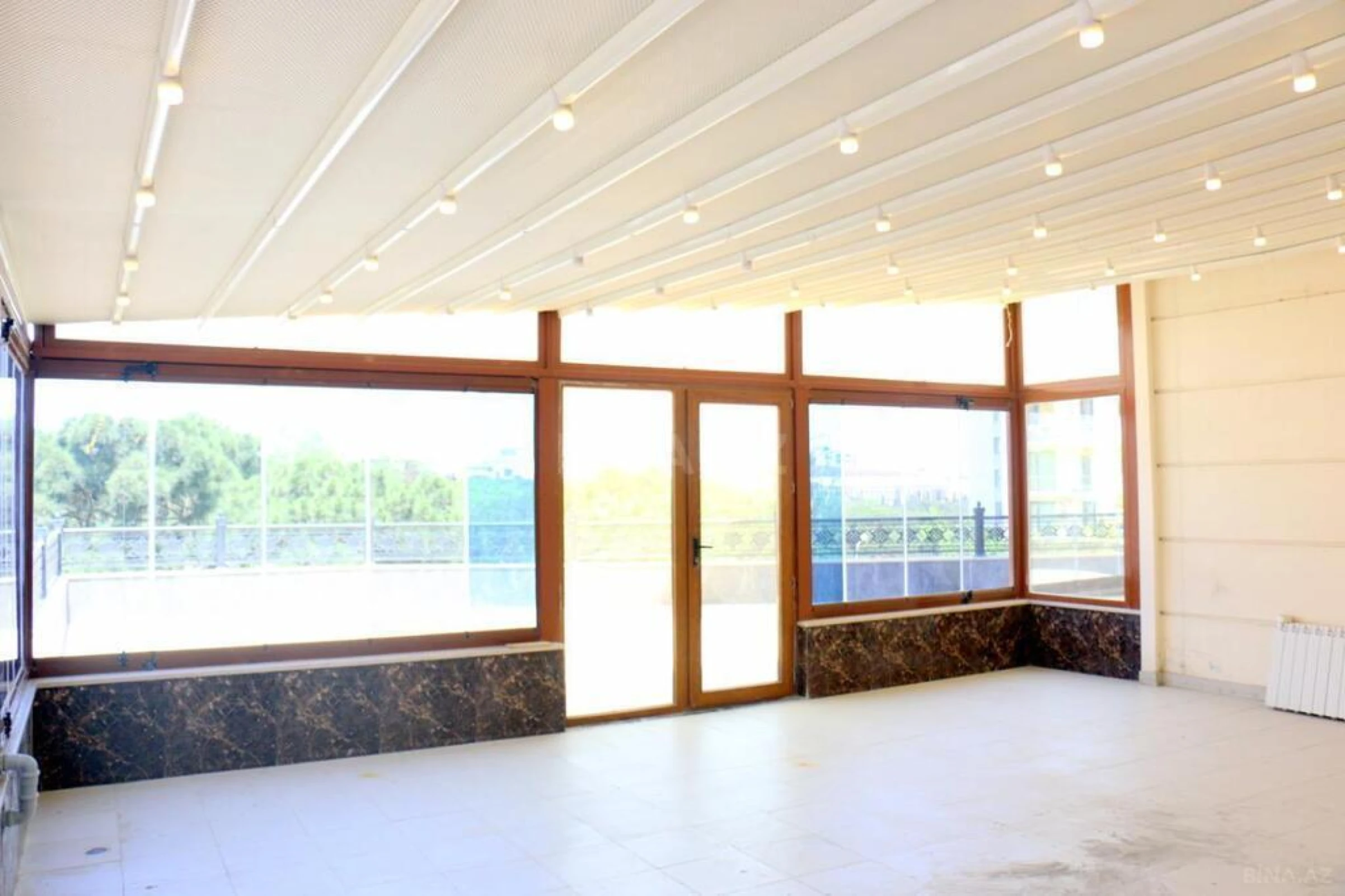 Satılır 5 otaqlı mənzil 535 m²