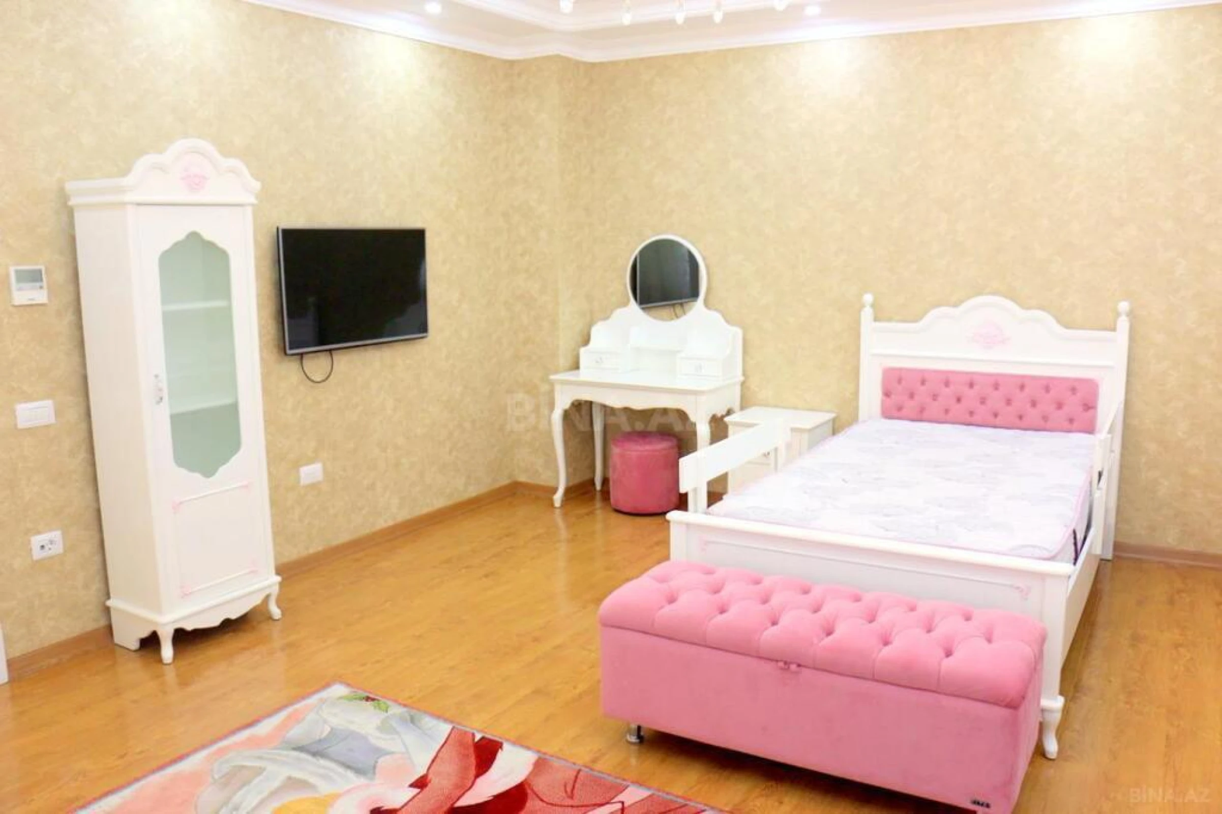 Satılır 5 otaqlı mənzil 535 m²