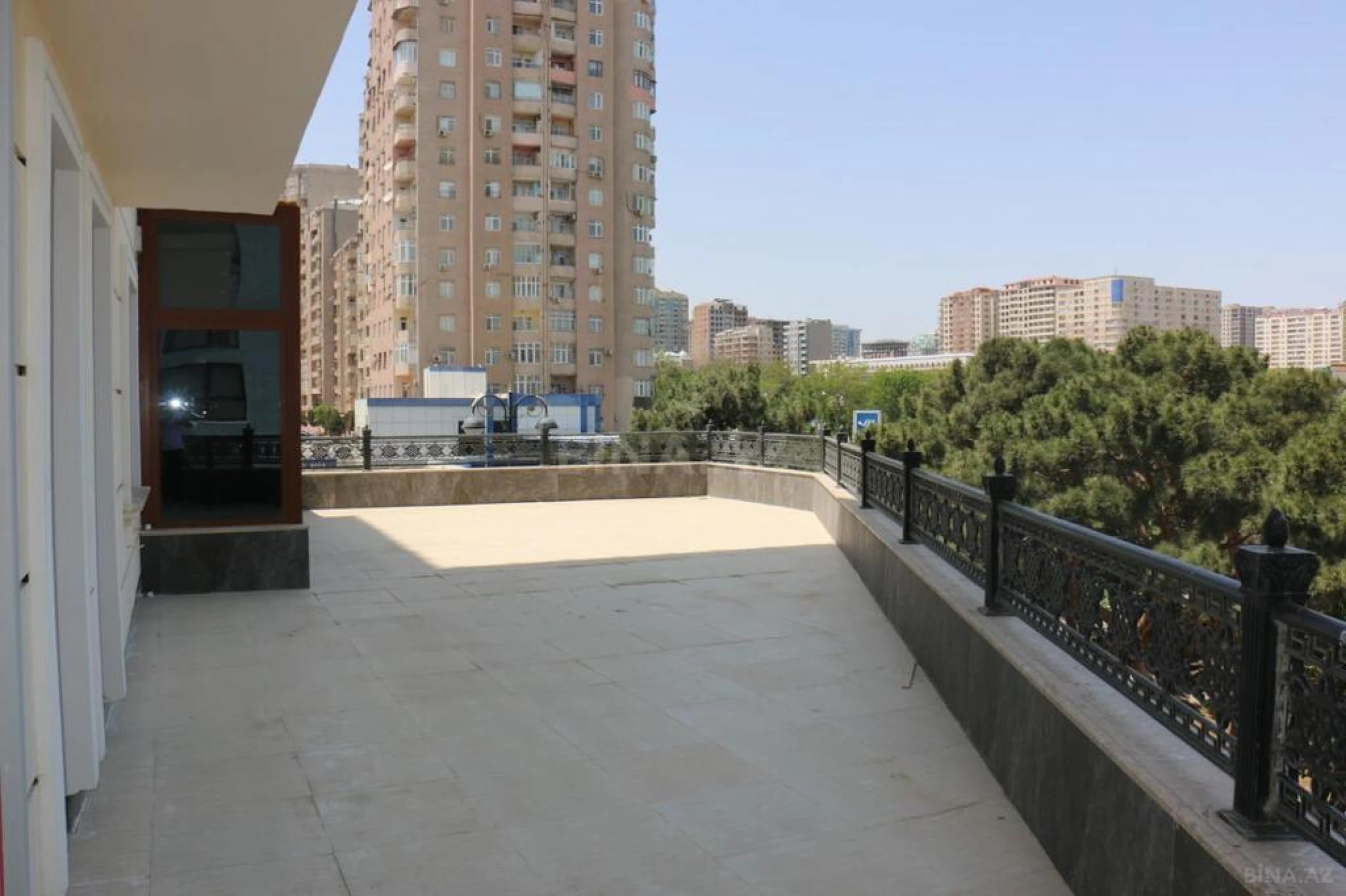 Satılır 5 otaqlı mənzil 535 m²