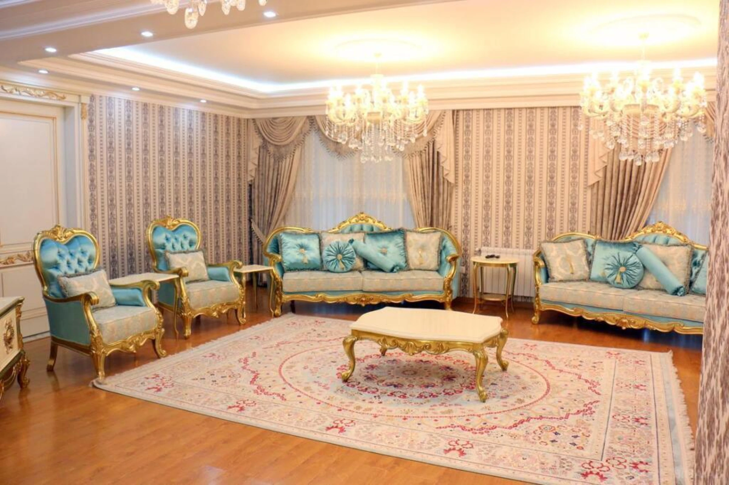 Satılır 5 otaqlı mənzil 535 m²