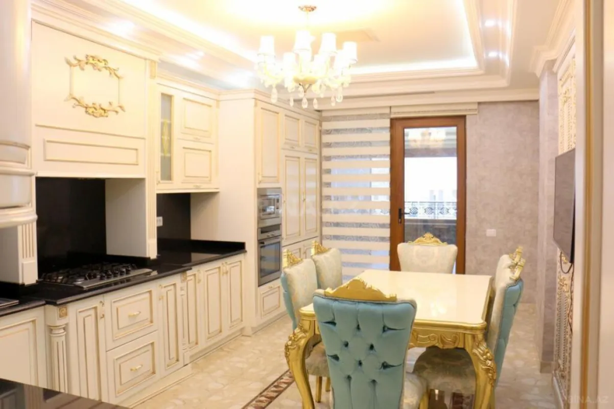 Satılır 5 otaqlı mənzil 535 m²