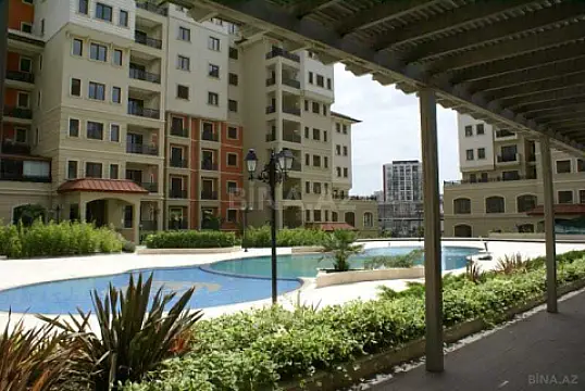 Satılır 5 otaqlı mənzil 535 m²