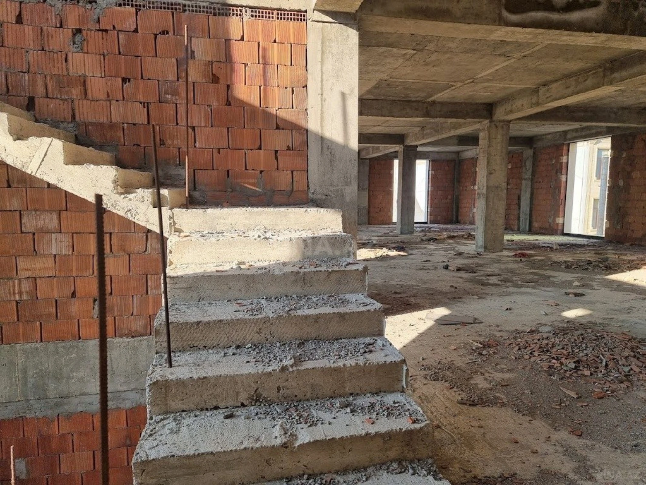 Satılır obyekt 2000 m²