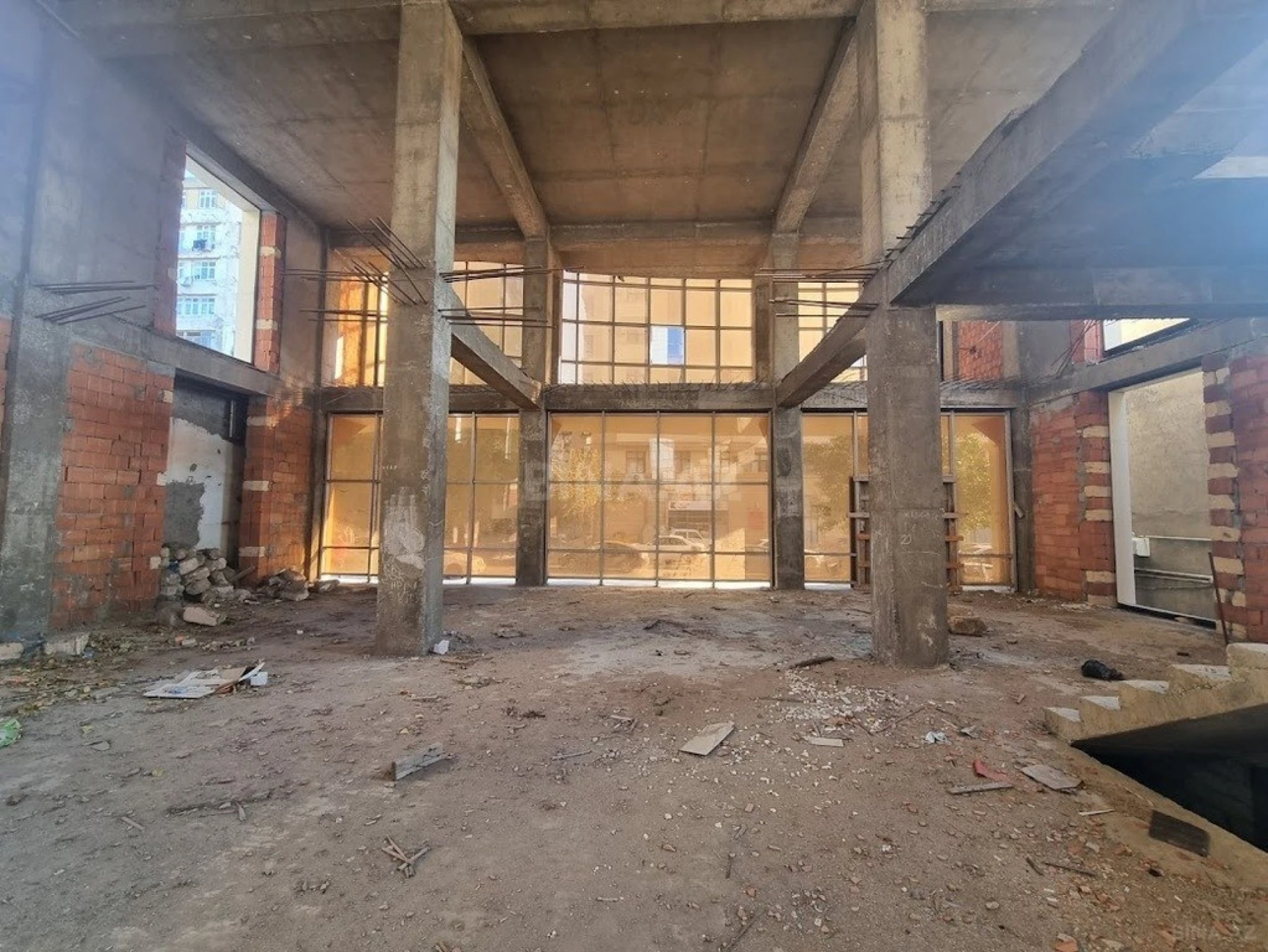 Satılır obyekt 2000 m²