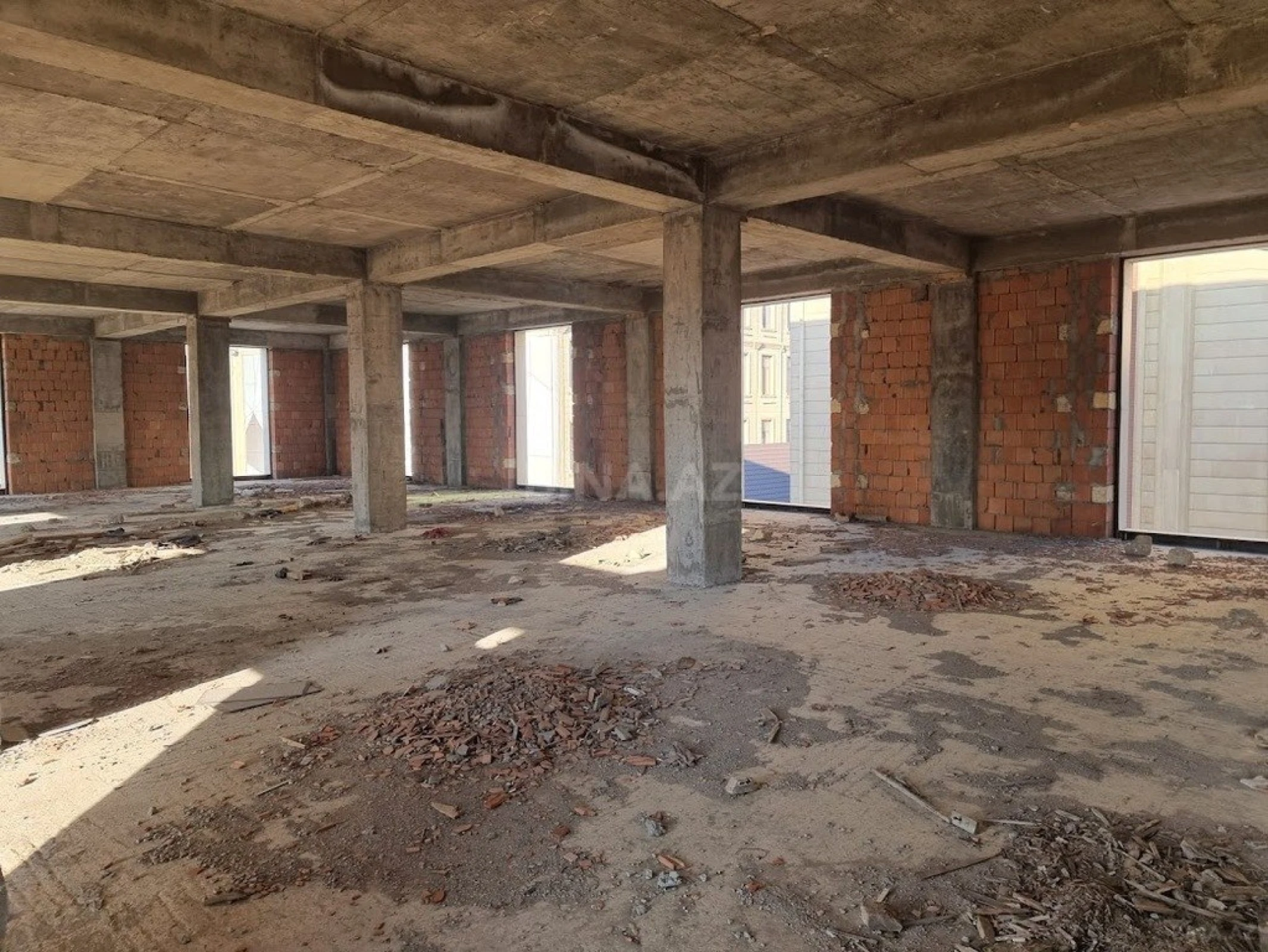 Satılır obyekt 2000 m²