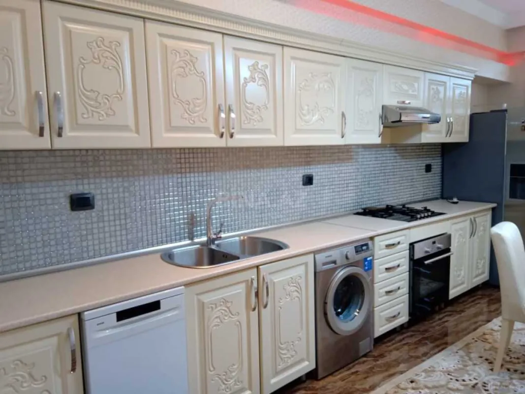 Kirayə verilir 2 otaqlı mənzil 105 m²