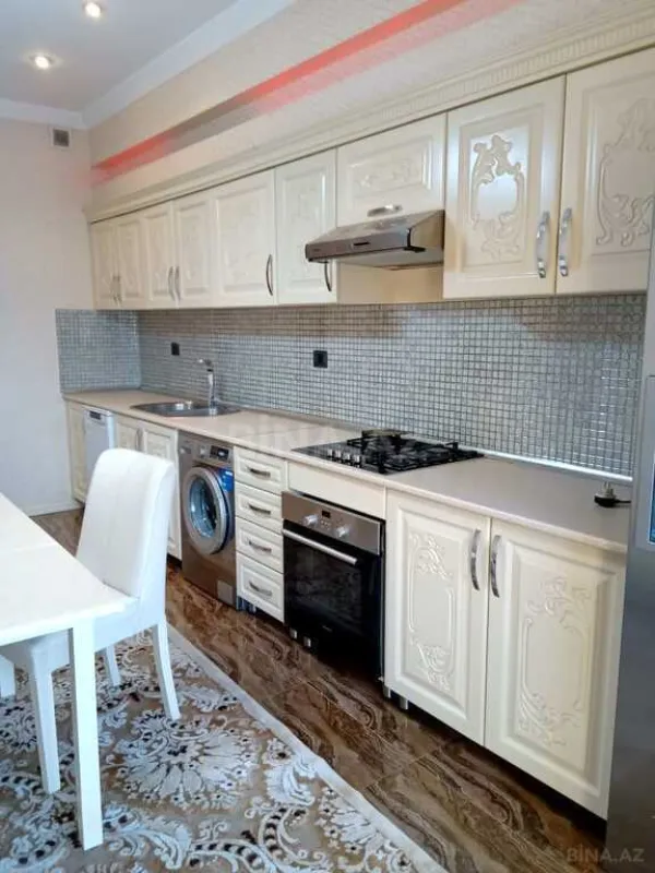 Kirayə verilir 2 otaqlı mənzil 105 m²