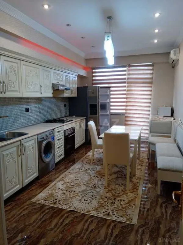 Kirayə verilir 2 otaqlı mənzil 105 m²